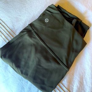 Lululemon Cargo Green yoga pants 3/4